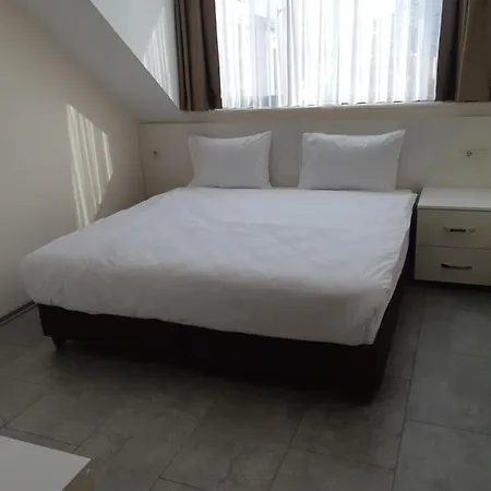 Mia 2*